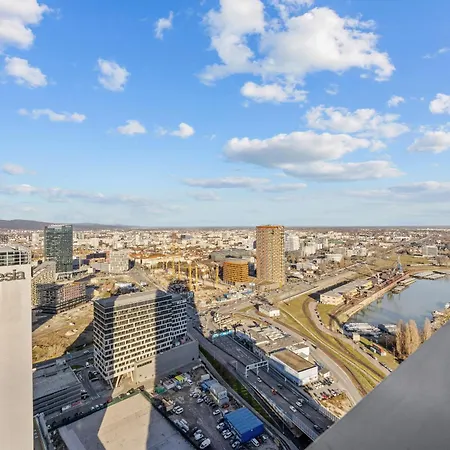 X34th Floor - Touch The Clouds In The Tallest Building In Eurovea Pozsony