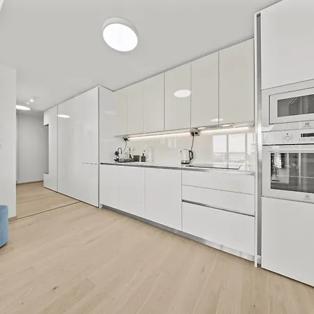 X34th Floor - Touch The Clouds In The Tallest Building In Eurovea Pozsony