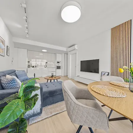 X34th Floor - Touch The Clouds In The Tallest Building In Eurovea