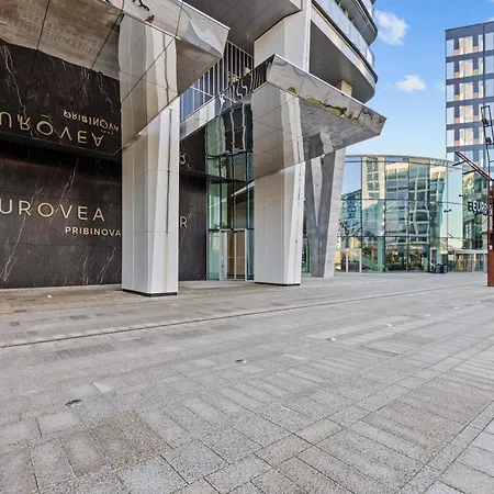 X34th Floor - Touch The Clouds In The Tallest Building In Eurovea Apartman *